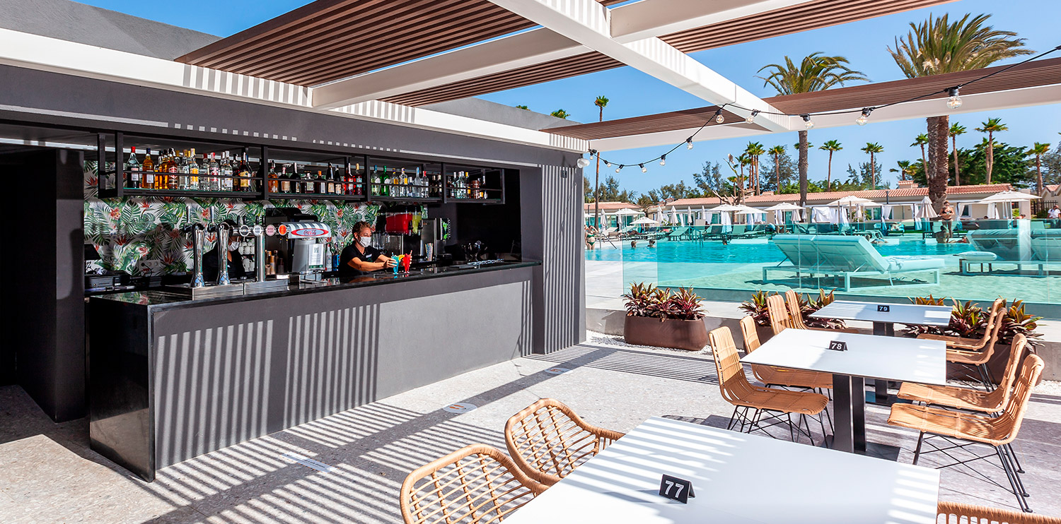  Pool bar in the Kumara Serenoa hotel  by Lopesan Hotels in Gran Canaria 
